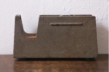 ヴィンテージ雑貨　アイアン　鋳造　シャビーなテープカッター(テープディスペンサー、ディスプレイ雑貨、ビンテージ)(R-040134)