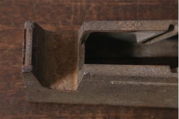 ヴィンテージ雑貨　アイアン　鋳造　シャビーなテープカッター(テープディスペンサー、ディスプレイ雑貨、ビンテージ)(R-040134)