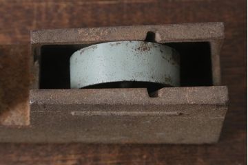 ヴィンテージ雑貨　アイアン　鋳造　シャビーなテープカッター(テープディスペンサー、ディスプレイ雑貨、ビンテージ)(R-040134)