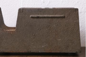 ヴィンテージ雑貨　アイアン　鋳造　シャビーなテープカッター(テープディスペンサー、ディスプレイ雑貨、ビンテージ)(R-040134)