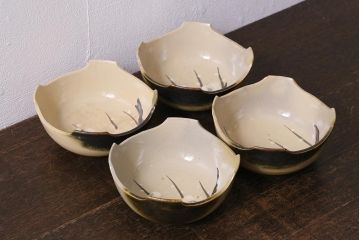 アンティーク家具　大正昭和初期　梅花文　古い美濃焼小鉢4客(皿、向付)(R-040136)