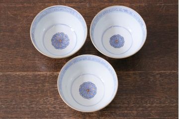 和製アンティーク　古伊万里　江戸期　華やかな色絵染付の蓋つき茶碗2客セット(和食器)(R-040138)
