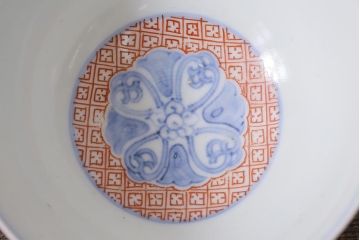 アンティーク雑貨　古民具・骨董　江戸期　上品な雰囲気の色絵蓋付茶碗3客セット(和食器)(R-040139)