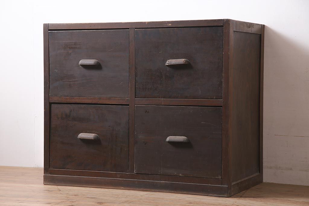 アンティーク家具　昭和中期　レトロ　大きめの引き出しが便利なチェスト(引き出し4杯)(R-040147)