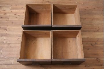 アンティーク家具　昭和中期　レトロ　大きめの引き出しが便利なチェスト(引き出し4杯)(R-040147)