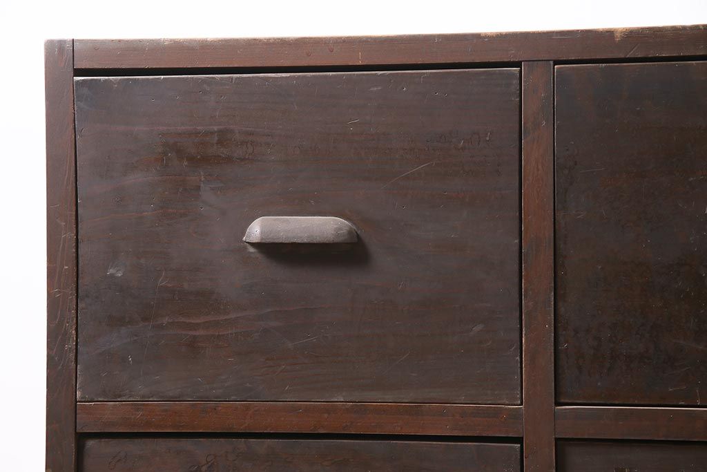 アンティーク家具　昭和中期　レトロ　大きめの引き出しが便利なチェスト(引き出し4杯)(R-040147)