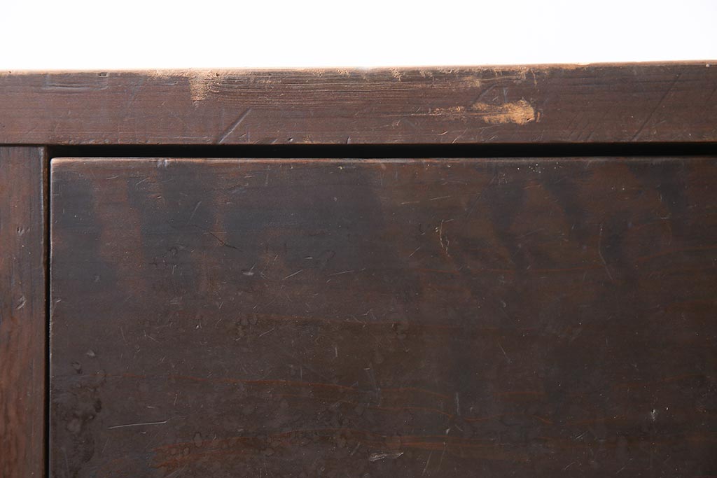 アンティーク家具　昭和中期　レトロ　大きめの引き出しが便利なチェスト(引き出し4杯)(R-040147)