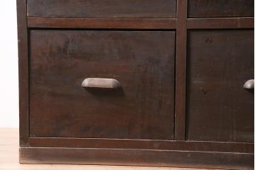 アンティーク家具　昭和中期　レトロ　大きめの引き出しが便利なチェスト(引き出し4杯)(R-040147)