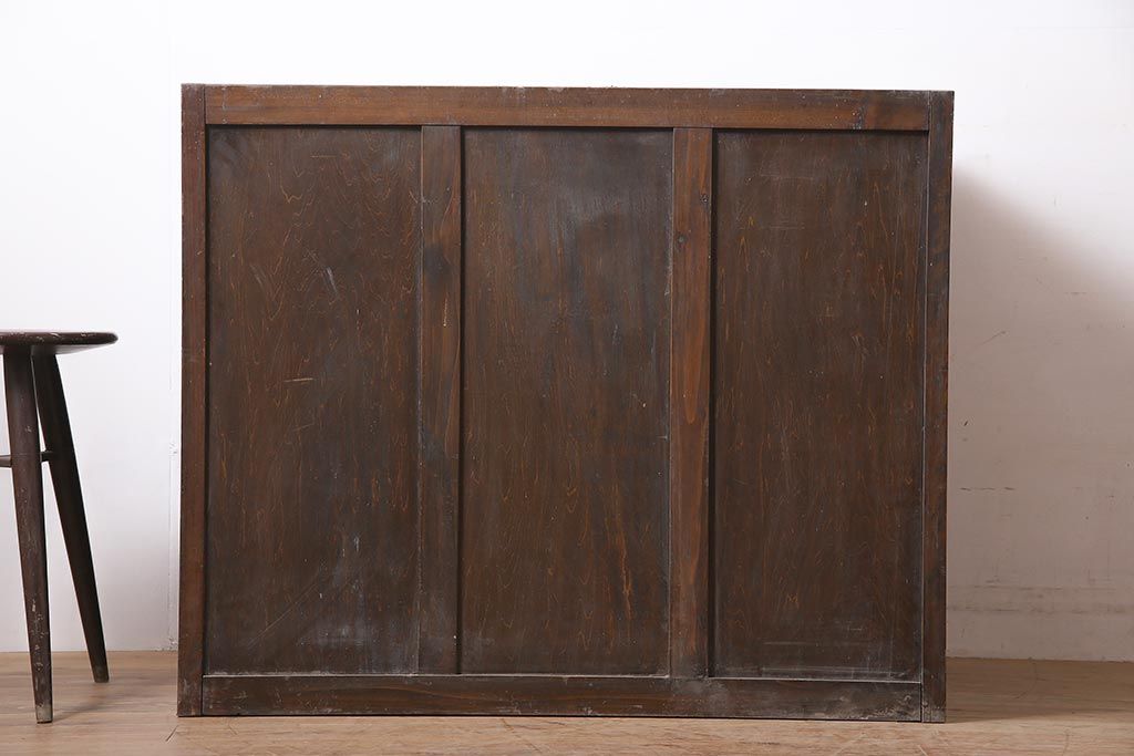 アンティーク家具　昭和中期　レトロ　大きめの引き出しが便利なチェスト(引き出し4杯)(R-040147)