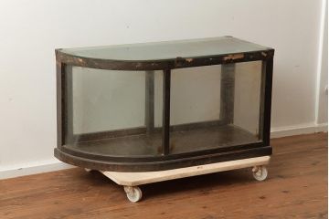 アンティーク家具　Rガラス　ナラ材　シンプルで小ぶりなガラスケース(ショーケース、飾り棚、陳列棚、曲げガラス)(R-040152)