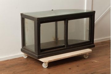 アンティーク家具　Rガラス　ナラ材　シンプルで小ぶりなガラスケース(ショーケース、飾り棚、陳列棚、曲げガラス)(R-040152)