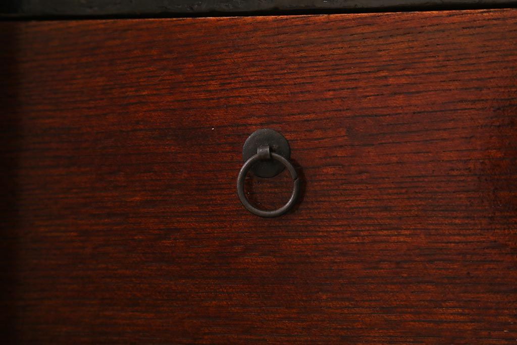アンティーク家具　前面ケヤキ材　桜丸金具　漆塗りが上品な印象を与える会津箪笥(重ね箪笥、衣装箪笥)(R-040158)