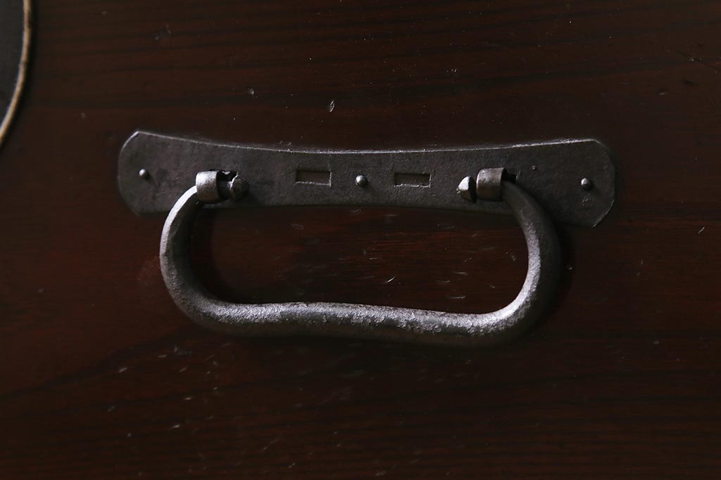 アンティーク家具　前面ケヤキ材　桜丸金具　漆塗りが上品な印象を与える会津箪笥(重ね箪笥、衣装箪笥)(R-040158)