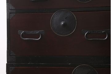 アンティーク家具　前面ケヤキ材　桜丸金具　漆塗りが上品な印象を与える会津箪笥(重ね箪笥、衣装箪笥)(R-040158)