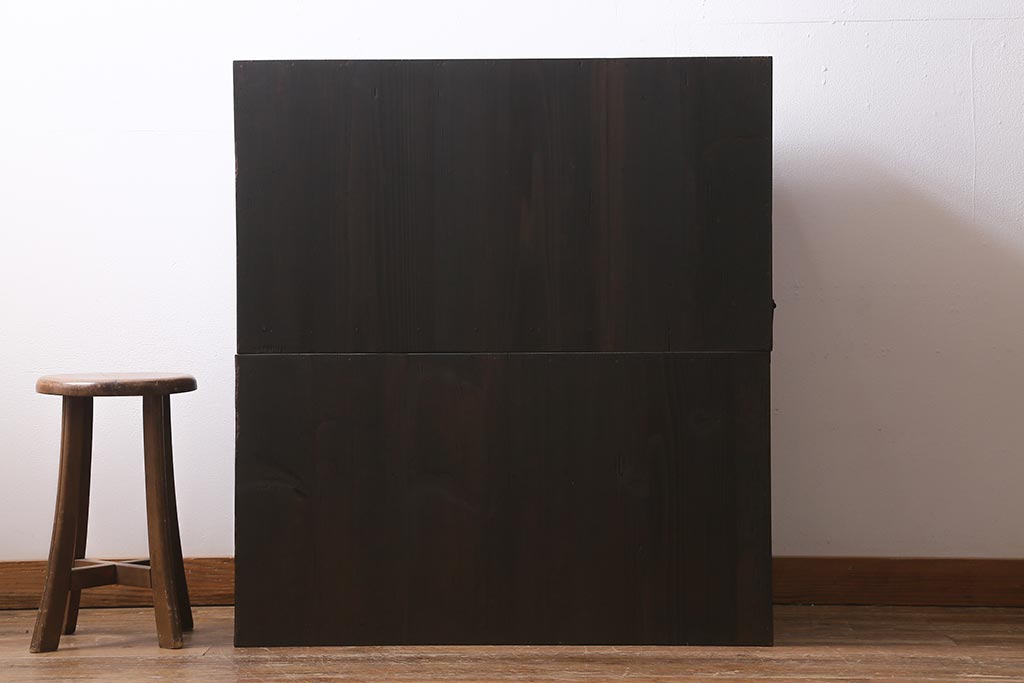 アンティーク家具　前面ケヤキ材　桜丸金具　漆塗りが上品な印象を与える会津箪笥(重ね箪笥、衣装箪笥)(R-040158)