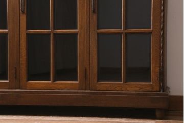 ビンテージ家具　神戸洋家具　ナラ材　カントリースタイルにおすすめのキャビネット(本箱、サイドボード、収納棚)(R-040159)