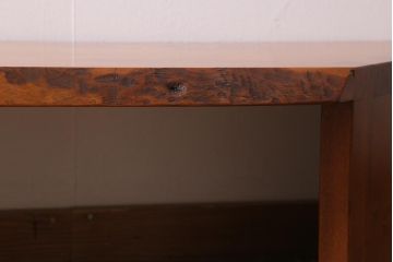 ビンテージ家具　サクラ材耳付き　個性的な台形センターテーブル(ローテーブル、座卓)(R-040162)