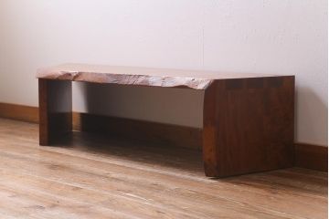 ビンテージ家具　サクラ材耳付き　個性的な台形センターテーブル(ローテーブル、座卓)(R-040163)