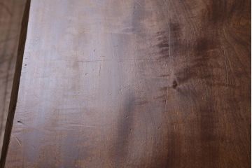 ビンテージ家具　サクラ材耳付き　個性的な台形センターテーブル(ローテーブル、座卓)(R-040163)