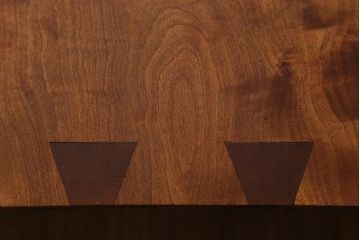 ビンテージ家具　サクラ材耳付き　個性的な台形センターテーブル(ローテーブル、座卓)(R-040163)