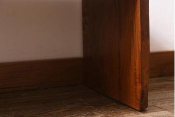 ビンテージ家具　サクラ材耳付き　個性的な台形センターテーブル(ローテーブル、座卓)(R-040163)