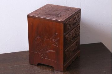 中古　伝統工芸　日光彫り　華やかな花の意匠が目を惹く小引き出し(小物収納)(R-040166)