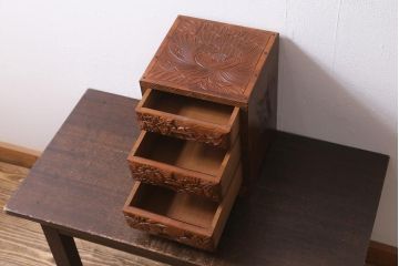中古　伝統工芸　日光彫り　華やかな花の意匠が目を惹く小引き出し(小物収納)(R-040166)