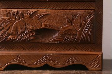 中古　伝統工芸　日光彫り　華やかな花の意匠が目を惹く小引き出し(小物収納)(R-040166)