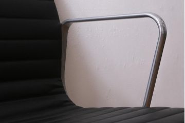 展示美品　Hermanmiller(ハーマンミラー社)　イームズアルミナムグループ　マネジメントチェア　キャスター付(オフィスチェア、アームチェア、椅子)(R-040167)