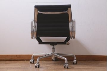 展示美品　Hermanmiller(ハーマンミラー社)　イームズアルミナムグループ　マネジメントチェア　キャスター付(オフィスチェア、アームチェア、椅子)(R-040167)