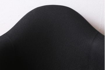 展示美品　Hermanmiller(ハーマンミラー社)　イームズプラスチックシェルアームチェア　ロッカーベース　アプホルスター(ロッキングチェア、椅子)(定価約11万4千円)(R-040168)