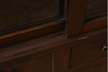 アンティーク家具　昭和初期　前面ケヤキ材　組子細工風のガラスがお洒落な戸棚(茶箪笥、収納棚)(R-040169)