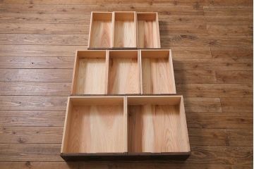 アンティーク家具　昭和初期　前面ケヤキ材　組子細工風のガラスがお洒落な戸棚(茶箪笥、収納棚)(R-040169)