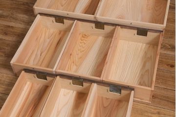 アンティーク家具　昭和初期　前面ケヤキ材　組子細工風のガラスがお洒落な戸棚(茶箪笥、収納棚)(R-040169)