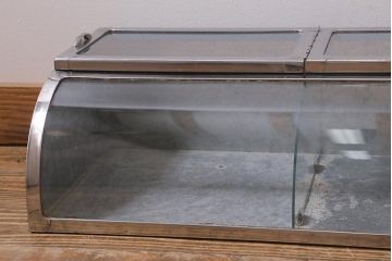 アンティーク家具　昭和レトロ　丸みのあるフォルムが魅力のブリキガラスケース(ショーケース)(R-040171)