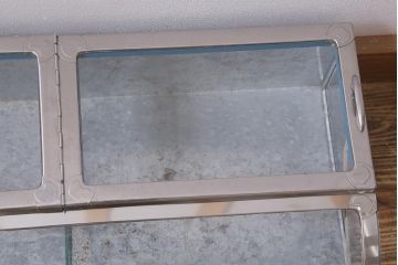 アンティーク家具　昭和レトロ　丸みのあるフォルムが魅力のブリキガラスケース(ショーケース)(R-040171)