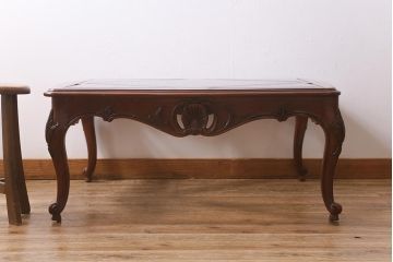 中古　アメリカ製　ガラス天板　クラシカルなデザインが魅力のセンターテーブル(リビングテーブル、センチュリー社)(R-040174)