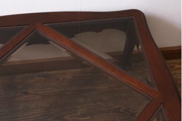 中古　アメリカ製　ガラス天板　クラシカルなデザインが魅力のセンターテーブル(リビングテーブル、センチュリー社)(R-040174)