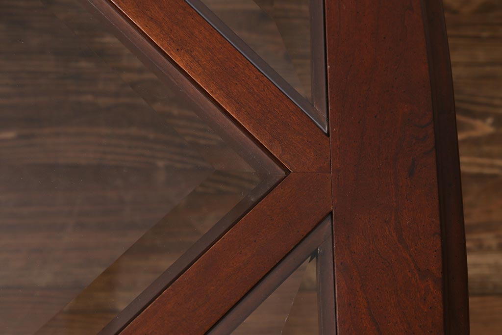 中古　アメリカ製　ガラス天板　クラシカルなデザインが魅力のセンターテーブル(リビングテーブル、センチュリー社)(R-040174)