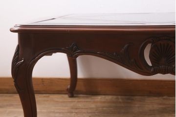 中古　アメリカ製　ガラス天板　クラシカルなデザインが魅力のセンターテーブル(リビングテーブル、センチュリー社)(R-040174)