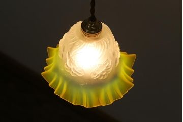 ビンテージ照明　フランスヴィンテージ　イエローカラーがアクセントの可憐なペンダントライト(天井照明、シェード、吊り下げ照明)(R-040177)