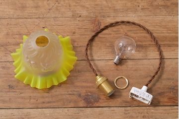 ビンテージ照明　フランスヴィンテージ　イエローカラーがアクセントの可憐なペンダントライト(天井照明、シェード、吊り下げ照明)(R-040177)