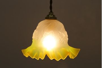 ビンテージ照明　フランスヴィンテージ　イエローカラーがアクセントの可憐なペンダントライト(天井照明、シェード、吊り下げ照明)(R-040178)