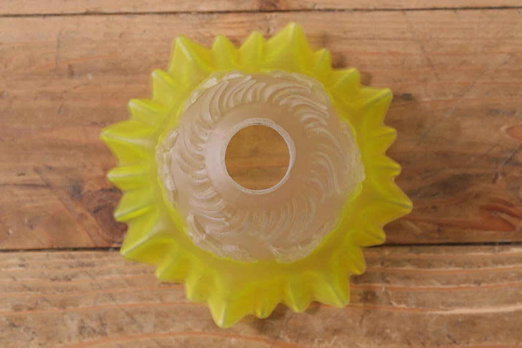 ビンテージ照明　フランスヴィンテージ　イエローカラーがアクセントの可憐なペンダントライト(天井照明、シェード、吊り下げ照明)(R-040178)