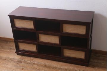 中古　国産　民芸家具　クズ布張り　モダンなデザインがおしゃれなサイドボード　(R-040184)