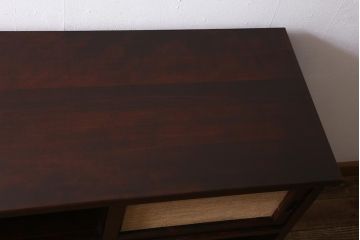 中古　国産　民芸家具　クズ布張り　モダンなデザインがおしゃれなサイドボード　(R-040184)