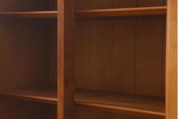 中古　横浜ダニエル(daniel)　A-213　重厚感のある佇まいが魅力の飾り棚(食器棚、カップボード)(定価約120万円)(R-040185)