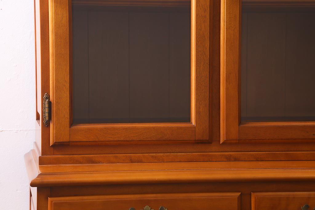 中古　横浜ダニエル(daniel)　A-213　重厚感のある佇まいが魅力の飾り棚(食器棚、カップボード)(定価約120万円)(R-040185)