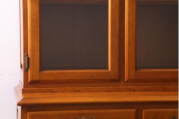 中古　横浜ダニエル(daniel)　A-213　重厚感のある佇まいが魅力の飾り棚(食器棚、カップボード)(定価約120万円)(R-040185)