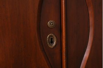 アンティーク家具　フランスアンティーク　マホガニー材　気品溢れる佇まいが魅力のカップボード(キャビネット、食器棚、収納棚、戸棚)(R-040187)